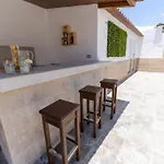 Artiles Nyaraló *