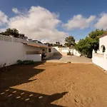 Artiles بيت للعطل *